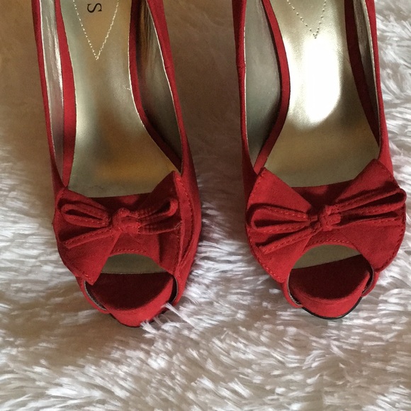 Red Guess peep toe heels - Picture 2 of 7